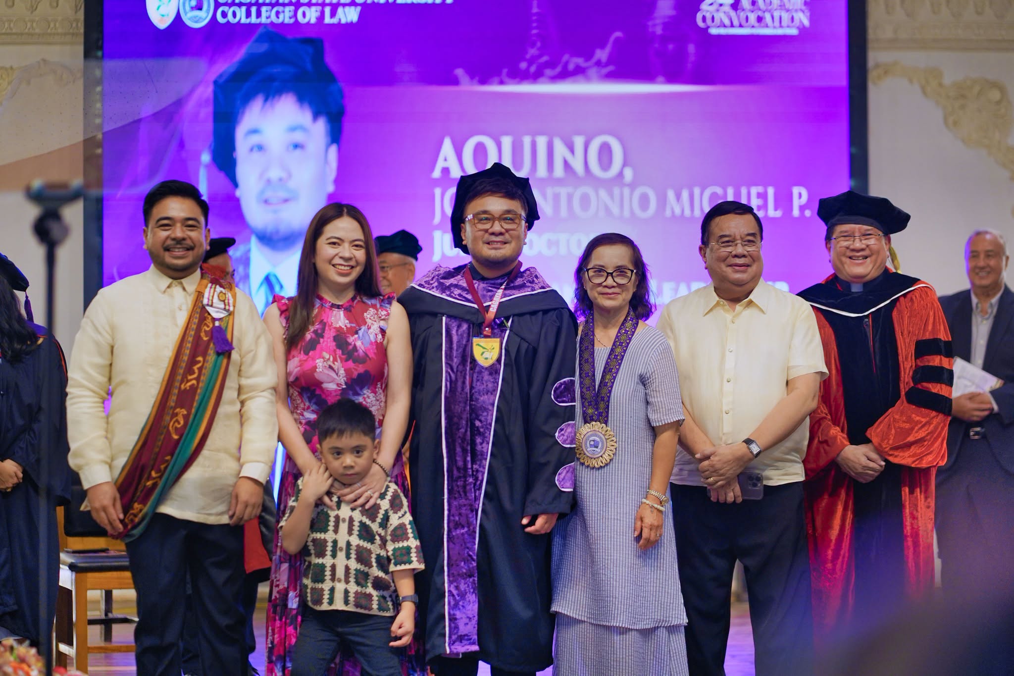24TH-GRAD-COL-PHOTOSET photo 50